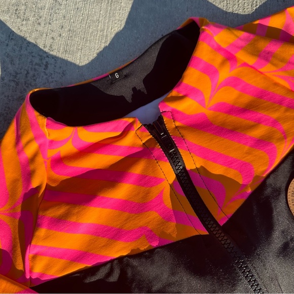 New gorgeous long sleeve swimsuit front zip - Picture 3 of 10